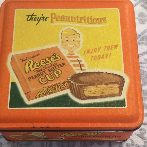 Set of four vintage tins, Hershey Chocolate 1990, 2001 and Reese’s 1997 - Picture 2 of 16